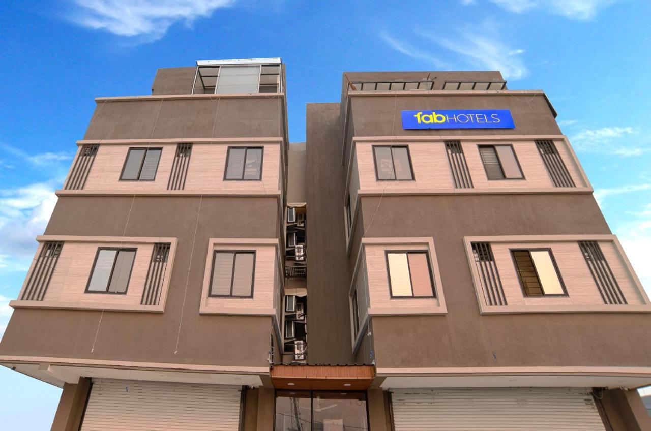 Fabhotel Dev'S Inn Indaur Kültér fotó
